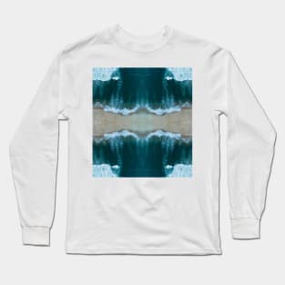 Blue Ocean Waves on the summer beach under palm tree Long Sleeve T-Shirt